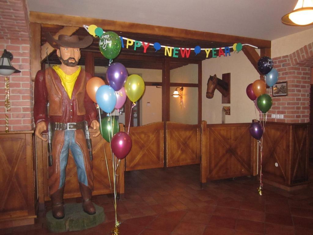 Country Saloon Bela Hotell Eksteriør bilde