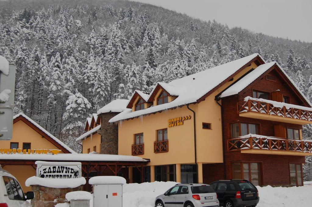 Country Saloon Bela Hotell Eksteriør bilde
